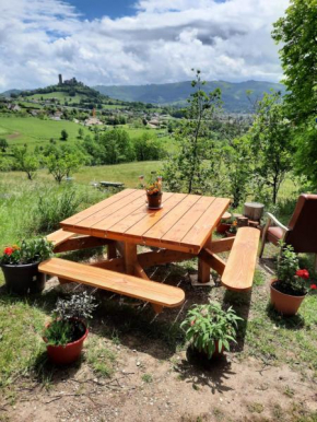 Les coteaux de Planèze, chambre pour 2, 3 ou famille nombreuse 2 adultes 5 enfants et jeunes